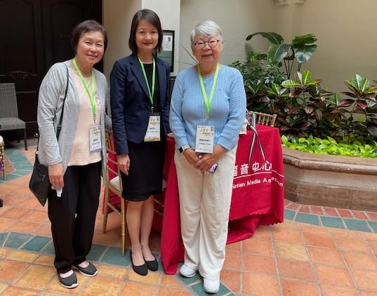 Dr. Chloe 謝挺博士、Debbie 和 Margie